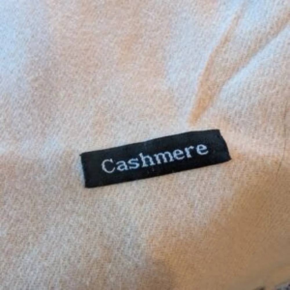Cashmere Elegant Beige Wrap with Fringe